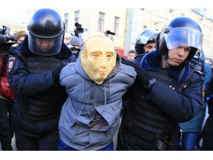 Rus muhalif Nemtsov'un öldürülmesinin 1. yılı