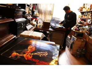 Hobisi ekmek kapısı oldu