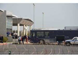 Yunanistan bazı kaçakları Türkiye'ye iade etti