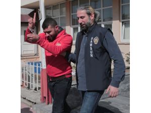 Kilise derneğinin kapısını tekmeleyen zanlılar teslim oldu