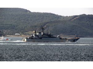 Rus askeri gemisi Çanakkale Boğazı'ndan geçti