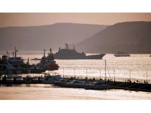 Rus askeri gemisi Çanakkale Boğazı'ndan geçti