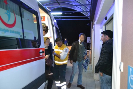 Hafif ticari araç takla attı: 4 yaralı