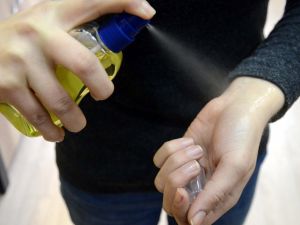 Kalitesiz kozmetiklerdeki bergamot vücutta leke sebebi