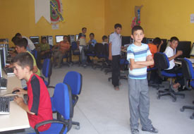 Karapınar'da internet evine ilgi