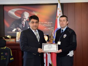 Trafik polisinin örnek davranışına teşekkür belgesi