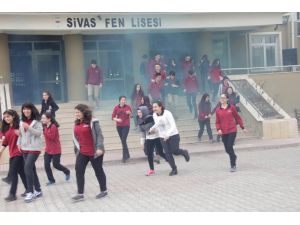 Sivas'ta bina tahliye tatbikatı