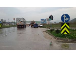 Süt tankeri ile otomobil çarpıştı: 1 ölü, 1 yaralı