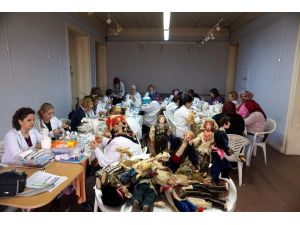 Kitre bebekler, yöresel kıyafetleri yaşatmak için modellik yapıyor