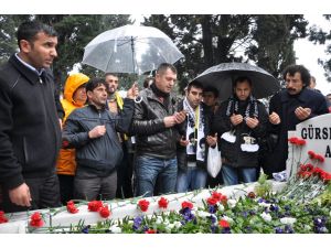 Müslüm Gürses kabri başında anıldı