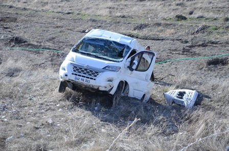 Minibüs şarampole yuvarlandı: 1 yaralı