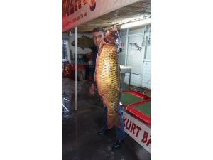 Beyşehir Gölü'nde yakalanan 21 kiloluk sazan şaşırttı