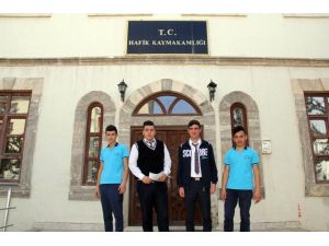 Öğrenciler kurumları denetleyip kaymakama rapor verdi