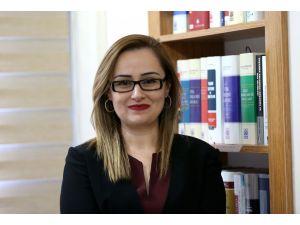 Boşanmak isteyen 10 bin kadına avukat desteği