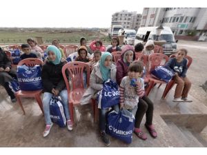 Suriyeli çocuklara kıyafet ve oyuncak yardımı