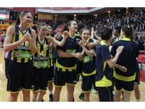 Fenerbahçe kupasını aldı