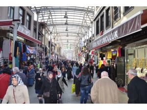 Çarşı ve pazarda "sezon sonu" bereketi
