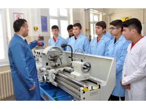 Geleceğin ustaları, eğitimlerini bilgisayar ortamında alıyor