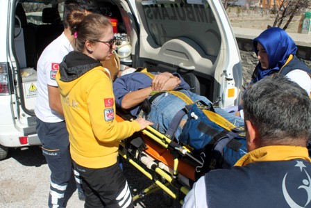 İniş yapmak isteyen yamaç paraşütçüsü düşerek yaralandı
