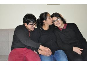 Anneliğini paylaştı