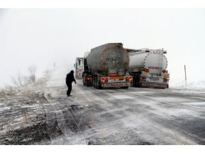 Ardahan'da kar yağışı ulaşımı aksattı