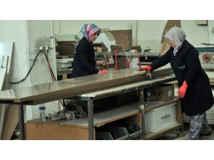 İnegöl mobilyasına kadınlar şekil veriyor