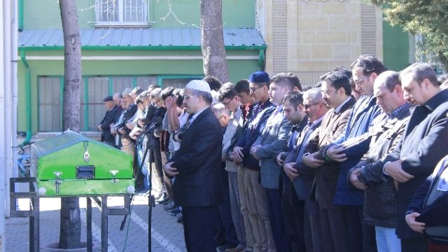 Şelaleye Düşen Lise Öğrencisi Toprağa Verildi