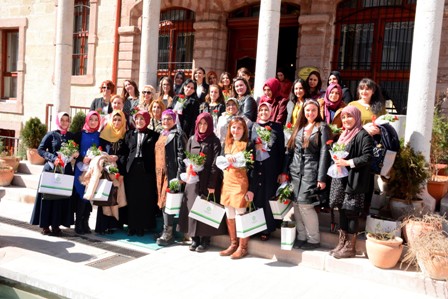 Başkan Toru, bayan gazetecilerle buluştu