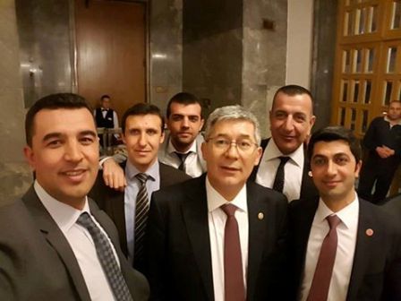 Babaoğlu danışmanlarla birlikte