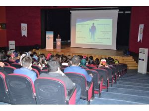 Öğrencilere iş arama becerileri anlatıldı