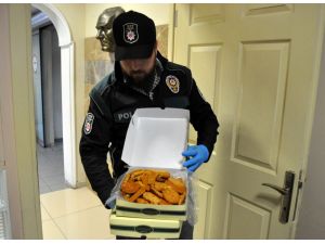 Kutudaki pastaların arasından uyuşturucu çıktı