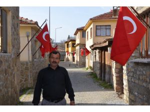 Ülkenin dört bir yanından Türk bayrağı gidiyor