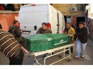 Beşikten düşen bebek öldü