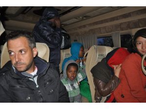 İzmir'de kaçak göçmen operasyonu