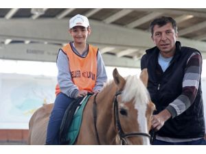 Engelleri "atlıyorlar"