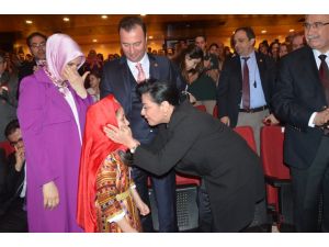 İstiklal Marşı'nı gözyaşları içinde okudu