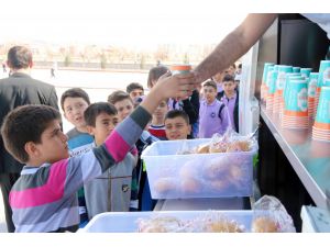 Aksaray'da öğrencilere sıcak çorba