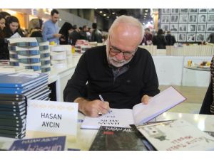 CNR Kitap Fuarı'nda imza şenliği