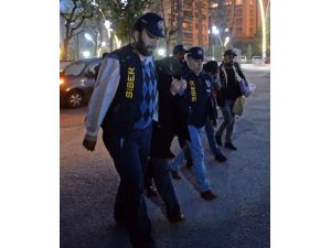 ATM'ye düzenek yerleştirenler suçüstü yakalandı