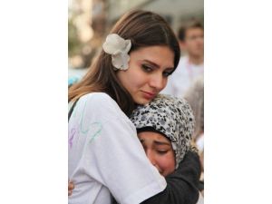 Yabancı öğrenciler Suriyeli çocuklarla buluştu