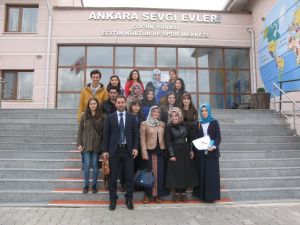 YBÜ öğrencileri 'Sevgi Evleri'ni ziyaret etti