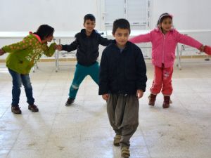 Köylü çocuklar sanatla buluşturuldu