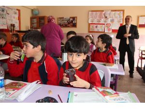 Avanos'ta öğrencilere meyve suyu dağıtıldı