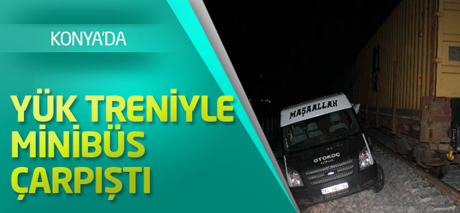 Yük treniyle minibüs çarpıştı