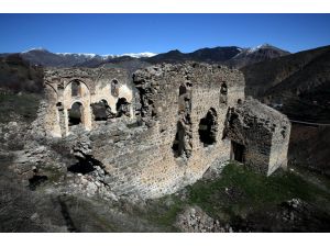 Üç inancın yaşadığı "eski Gümüşhane"de tarihi doku yenileniyor