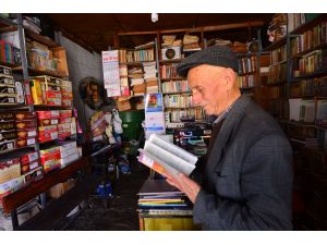 Bakkalını kütüphaneye dönüştürdü