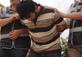 Eski polis hırsızlıktan yakalandı