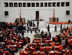 Davutoğlu'nun dokunulmazlık çağrısına muhalefetten yanıt