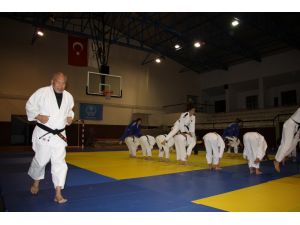 Japon judo hocası, Trabzon'da sporcu yetiştiriyor