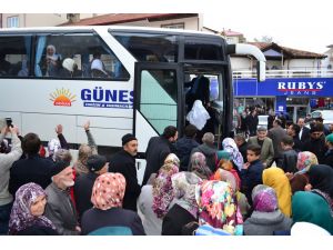 Akdağmadeni'nde yılın ilk umre kafilesi uğurlandı